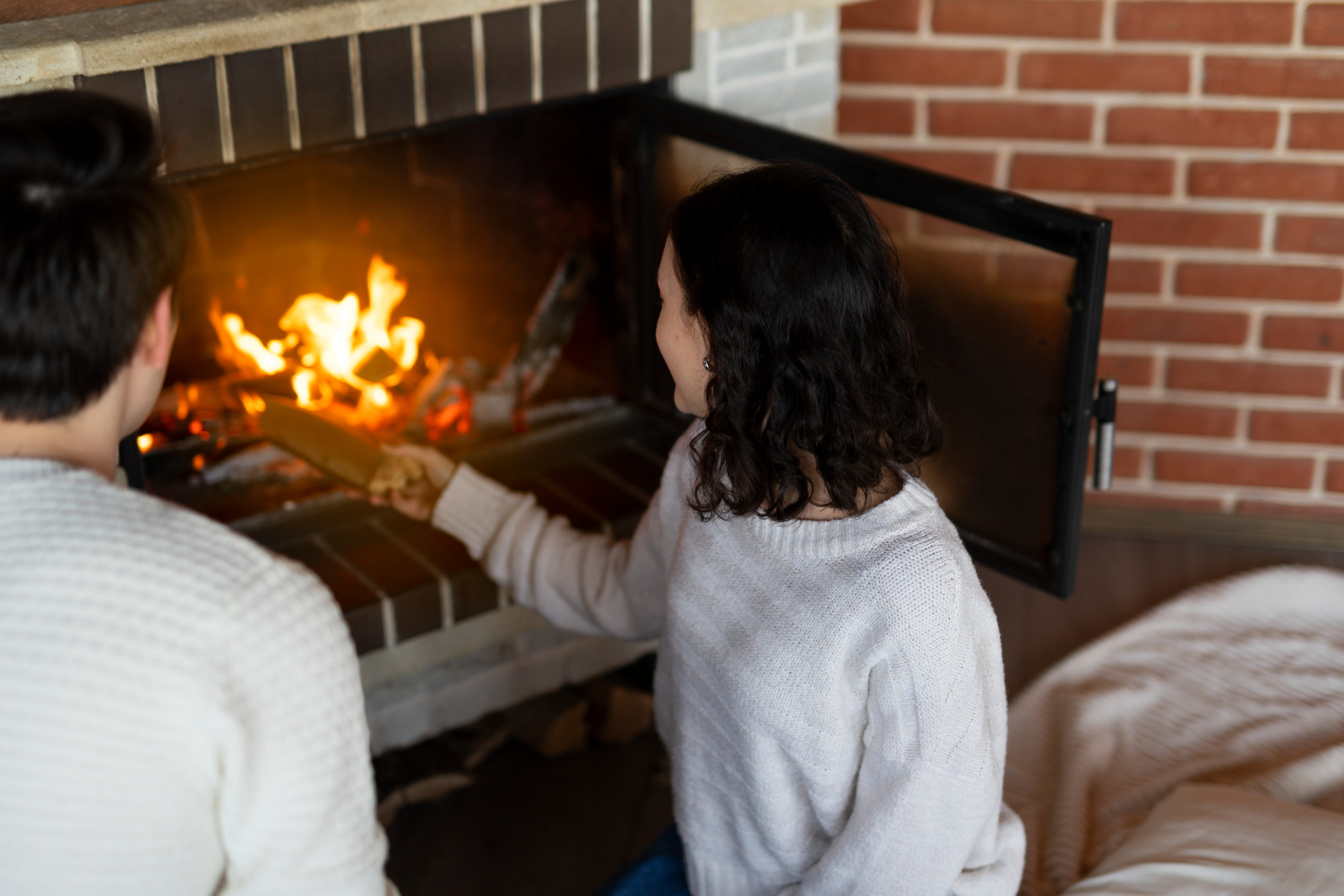 Por qué las chimeneas eléctricas y de gas estanco ganan la batalla por la calidad del aire interior